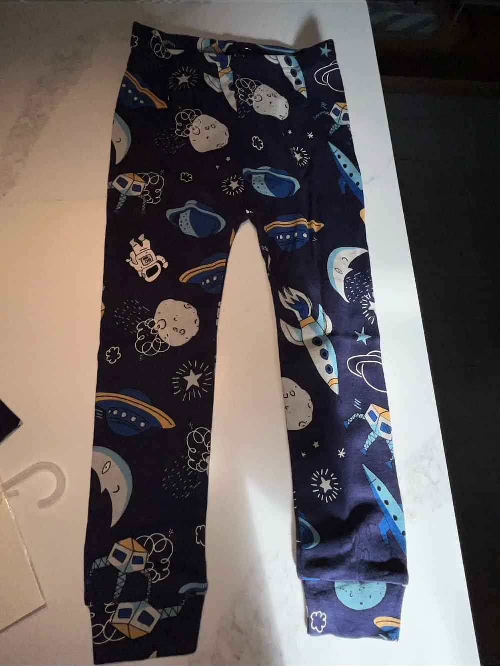 NWT gap boys space themed long sleeve & long pants pajamas.  Size 3 years old.